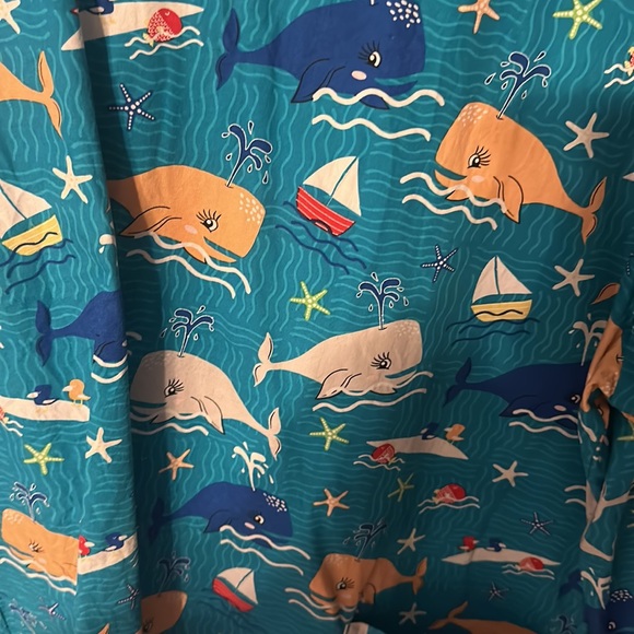 Zoe + Chloe EUC whale scrub top - Picture 2 of 3